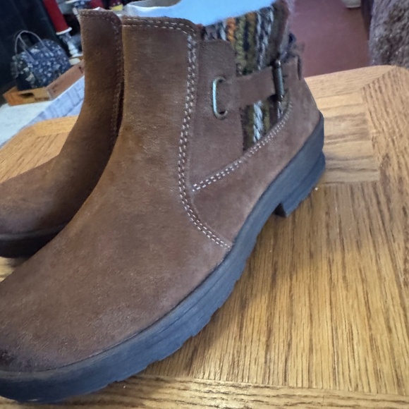 Earth Origins Brown Ankle Booties with Rounded Toe NWT - Picture 7 of 7